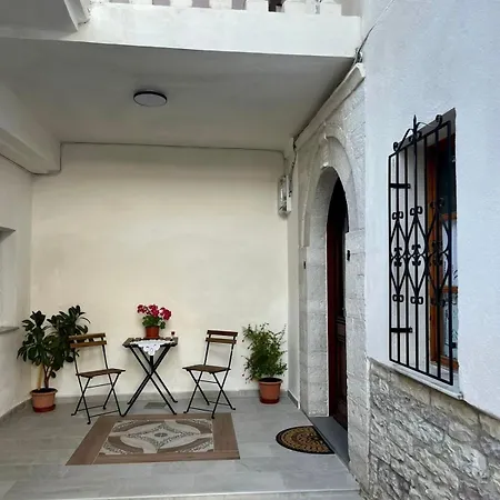 Loni's * Gjirokaster